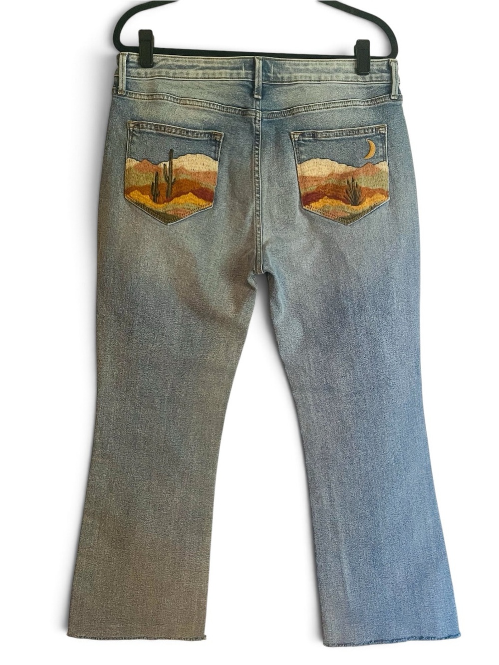 Driftwood Roxy Crop Flare Embroidered Desert Scene Size 14 Washed Denim Jeans